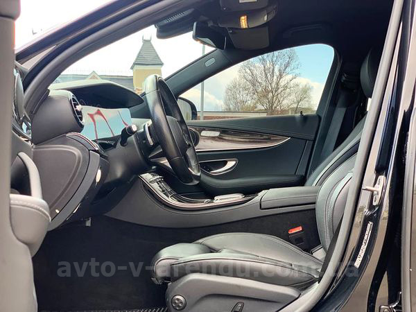Аренда авто Mercedes-Benz E-class W213 HIBRYD с водителем. Прокат авто Мерседес W213 без водителя в Киеве