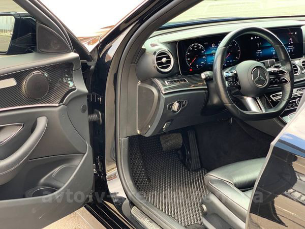 Аренда авто Mercedes-Benz E-class W213 HIBRYD с водителем. Прокат авто Мерседес W213 без водителя в Киеве