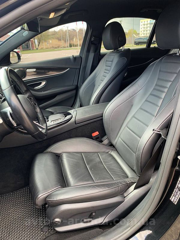 Аренда авто Mercedes-Benz E-class W213 HIBRYD с водителем. Прокат авто Мерседес W213 без водителя в Киеве