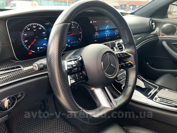 Аренда авто Mercedes-Benz E-class W213 HIBRYD с водителем. Прокат авто Мерседес W213 без водителя в Киеве
