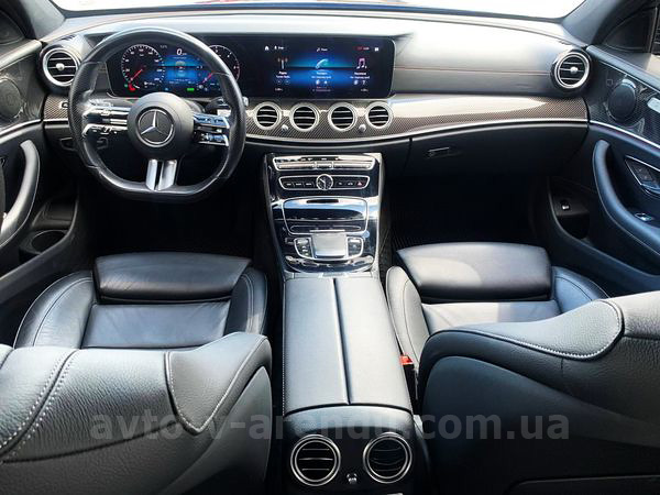Аренда авто Mercedes-Benz E-class W213 HIBRYD с водителем. Прокат авто Мерседес W213 без водителя в Киеве