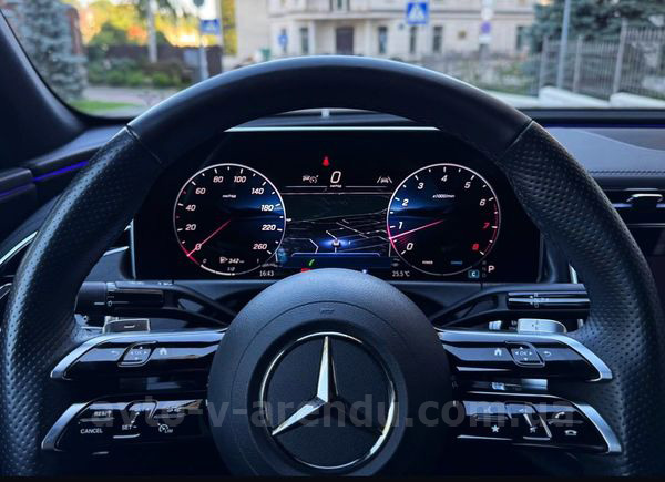 Аренда E-class Mercedes-Benz W214 с водителем Киев. Прокат авто Мерседес W214 без водителя в Киеве