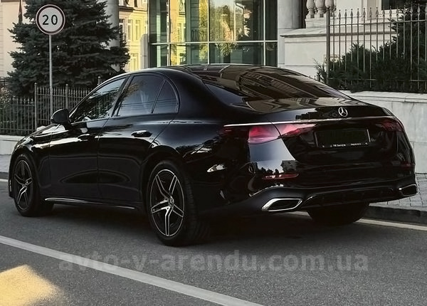 Аренда E-class Mercedes-Benz W214 с водителем Киев. Прокат авто Мерседес W214 без водителя в Киеве