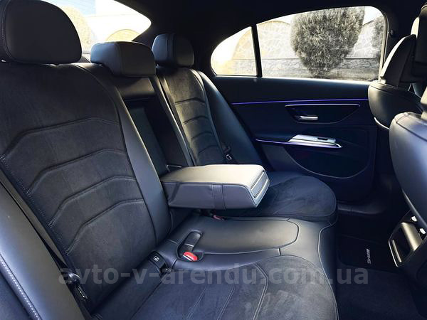 Аренда E-class Mercedes-Benz W214 с водителем Киев. Прокат авто Мерседес W214 без водителя в Киеве