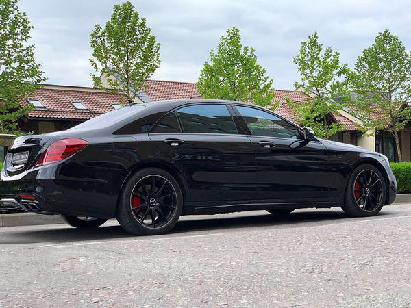 Аренда Мерседес s-class W222 S63 AMG 4MATIC Restyling с водителем. Прокат авто Mercedes-Benz W222 S63 без водителя в Киеве