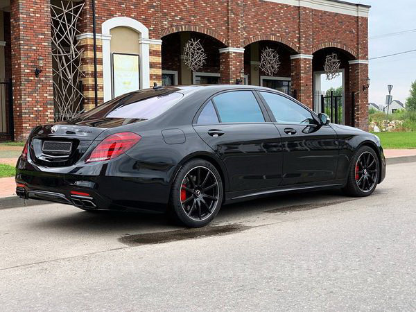 Аренда Мерседес s-class W222 S63 AMG 4MATIC Restyling с водителем. Прокат авто Mercedes-Benz W222 S63 без водителя в Киеве