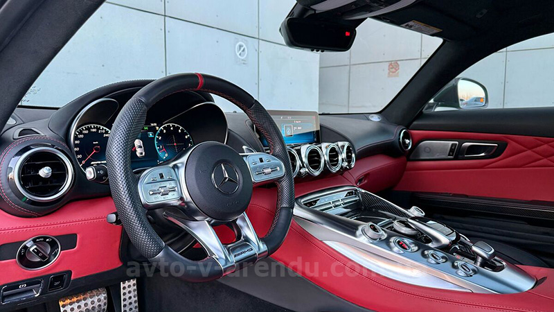 Аренда авто Mercedes-Benz AMG GT Coupe с водителем. Прокат авто Мерседес AMG GT Coupe без водителя в Киеве
