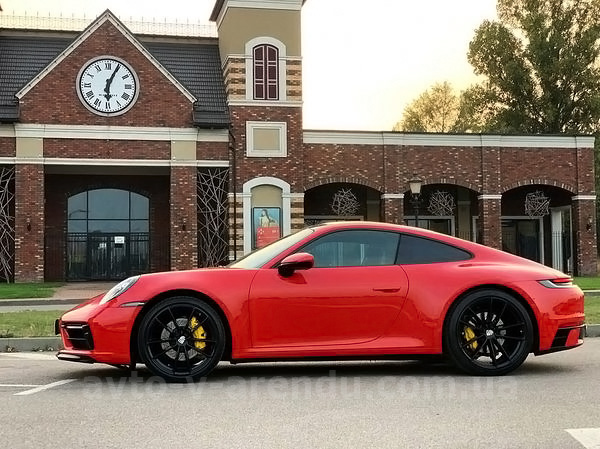 Аренда авто Porsche 911 Carrera GTS красный с водителем, прокат авто Порше 911 Каррера GTS без водителя в Киеве
