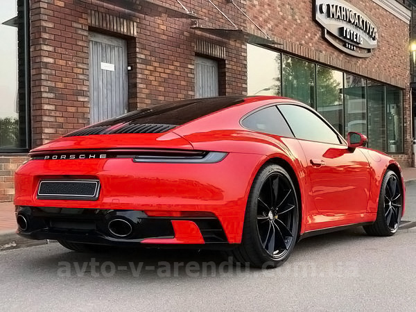 Аренда авто Porsche 911 Carrera GTS красный с водителем, прокат авто Порше 911 Каррера GTS без водителя в Киеве