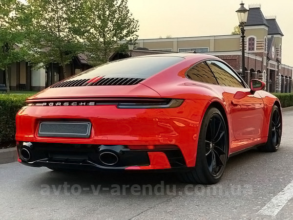 Аренда авто Porsche 911 Carrera GTS красный с водителем, прокат авто Порше 911 Каррера GTS без водителя в Киеве