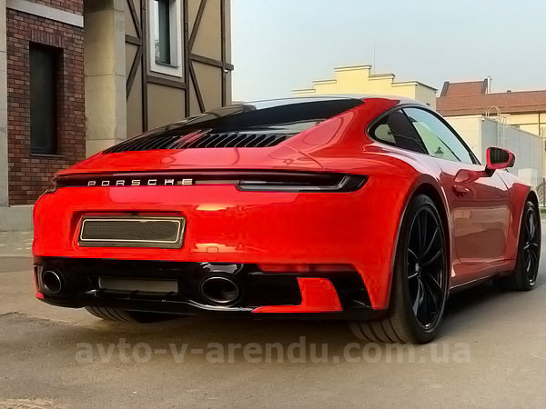 Аренда авто Porsche 911 Carrera GTS красный с водителем, прокат авто Порше 911 Каррера GTS без водителя в Киеве