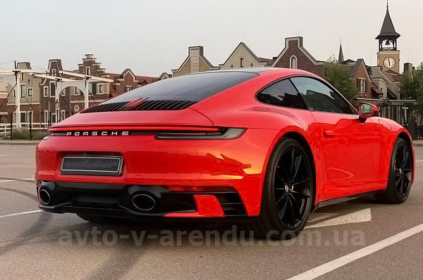 Аренда авто Porsche 911 Carrera GTS красный с водителем, прокат авто Порше 911 Каррера GTS без водителя в Киеве