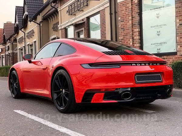 Аренда авто Porsche 911 Carrera GTS красный с водителем, прокат авто Порше 911 Каррера GTS без водителя в Киеве