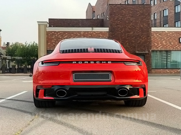 Аренда авто Porsche 911 Carrera GTS красный с водителем, прокат авто Порше 911 Каррера GTS без водителя в Киеве