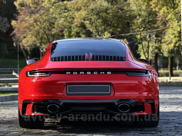 Аренда авто Porsche 911 Carrera GTS красный с водителем, прокат авто Порше 911 Каррера GTS без водителя в Киеве