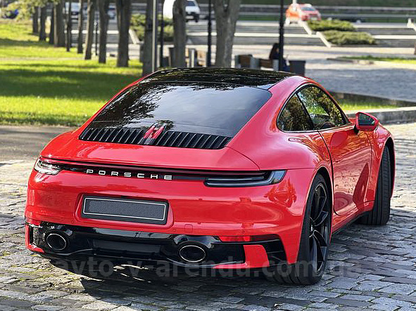 Аренда авто Porsche 911 Carrera GTS красный с водителем, прокат авто Порше 911 Каррера GTS без водителя в Киеве