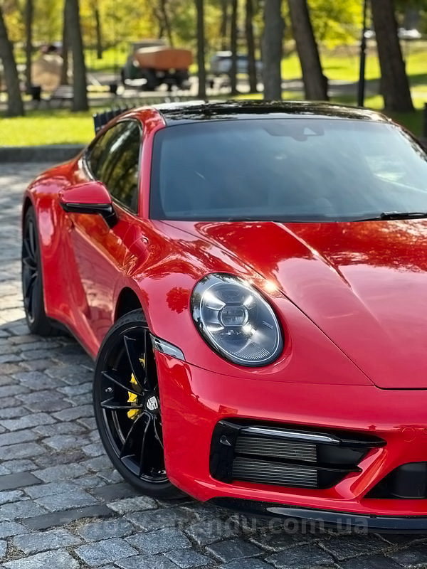 Аренда авто Porsche 911 Carrera GTS красный с водителем, прокат авто Порше 911 Каррера GTS без водителя в Киеве