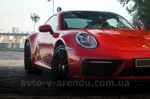 Аренда авто Porsche 911 Carrera GTS красный с водителем, прокат авто Порше 911 Каррера GTS без водителя в Киеве