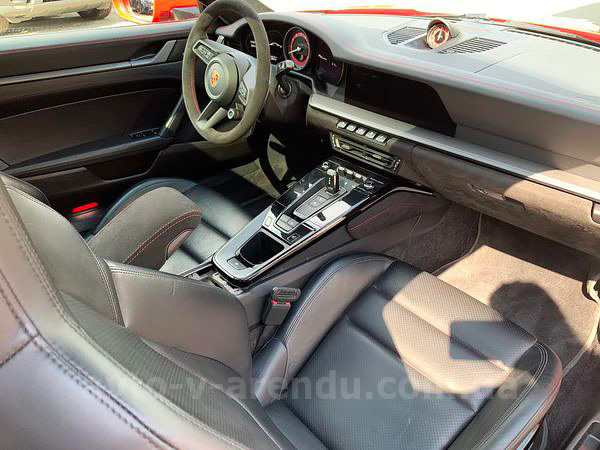 Аренда авто Porsche 911 Carrera GTS красный с водителем, прокат авто Порше 911 Каррера GTS без водителя в Киеве