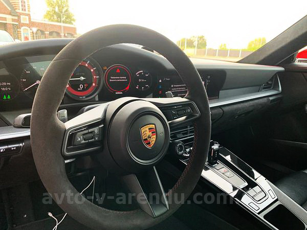 Аренда авто Porsche 911 Carrera GTS красный с водителем, прокат авто Порше 911 Каррера GTS без водителя в Киеве