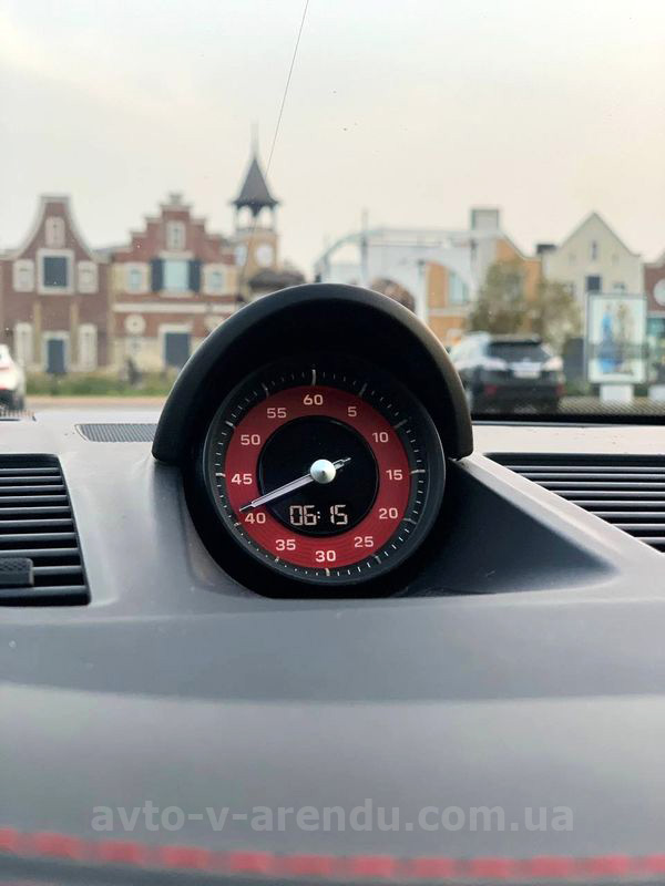 Аренда авто Porsche 911 Carrera GTS красный с водителем, прокат авто Порше 911 Каррера GTS без водителя в Киеве