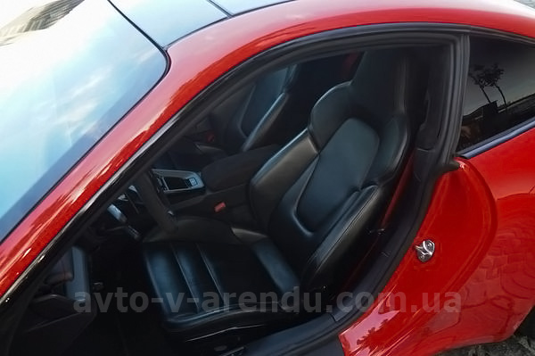 Аренда авто Porsche 911 Carrera GTS красный с водителем, прокат авто Порше 911 Каррера GTS без водителя в Киеве