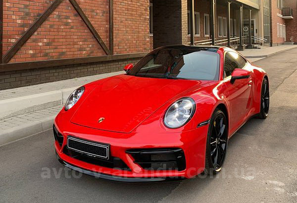 Аренда авто Porsche 911 Carrera GTS красный с водителем, прокат авто Порше 911 Каррера GTS без водителя в Киеве