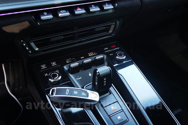Аренда авто Porsche 911 Carrera GTS красный с водителем, прокат авто Порше 911 Каррера GTS без водителя в Киеве