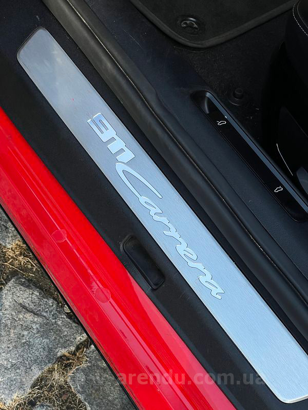 Аренда авто Porsche 911 Carrera GTS красный с водителем, прокат авто Порше 911 Каррера GTS без водителя в Киеве