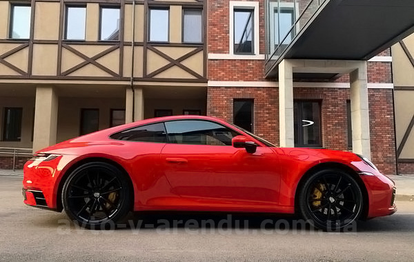 Аренда авто Porsche 911 Carrera GTS красный с водителем, прокат авто Порше 911 Каррера GTS без водителя в Киеве