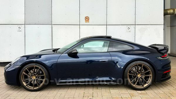 Аренда авто Porsche 911 Carrera 4 темно-синий с водителем. Прокат авто Порше 911 Каррера 4 без водителя в Киеве