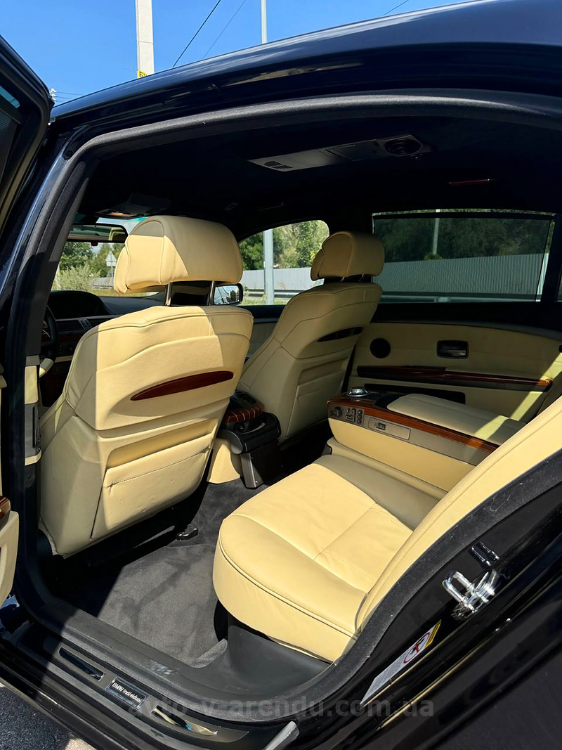 Аренда автомобиля BMW 760Li с водителем в Киеве
