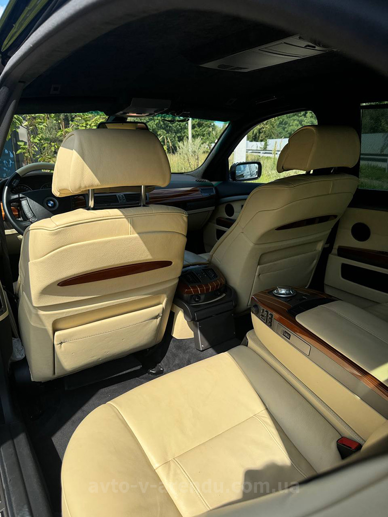 Аренда автомобиля BMW 760Li с водителем в Киеве