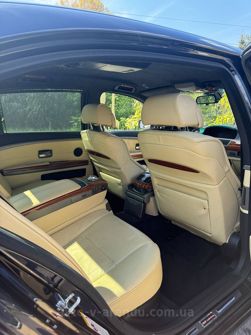 Аренда автомобиля BMW 760Li с водителем в Киеве