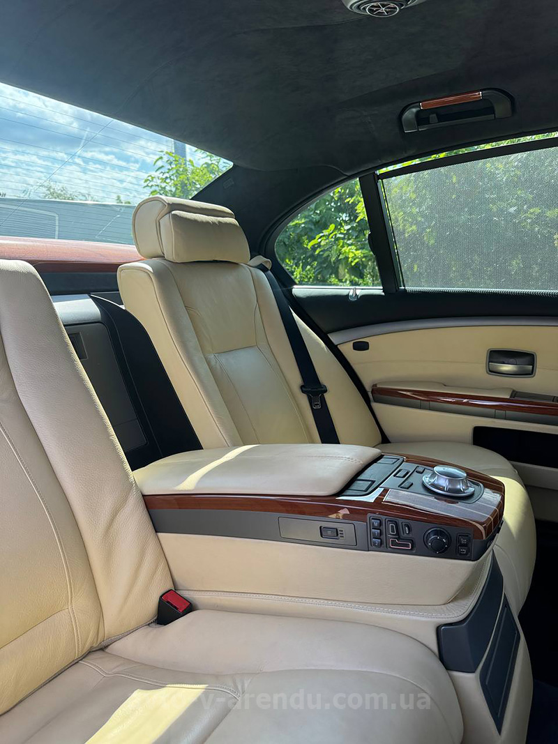 Аренда автомобиля BMW 760Li с водителем в Киеве