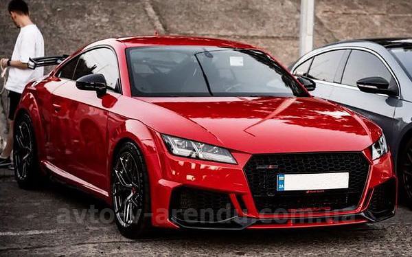 Аренда авто с водителем Audi TT RS