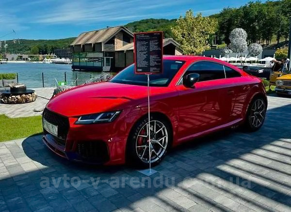 Аренда автомобиля Audi TT RS с водителем на съемки и фотосессии в Киеве