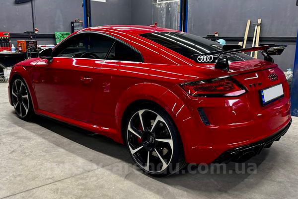 Аренда автомобиля Audi TT RS с водителем на съемки и фотосессии в Киеве