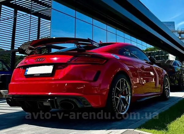 Аренда автомобиля Audi TT RS с водителем на съемки и фотосессии в Киеве