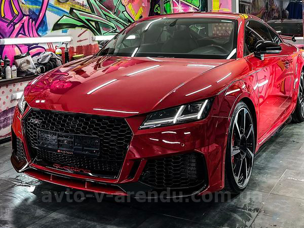 Аренда автомобиля Audi TT RS с водителем на съемки и фотосессии в Киеве
