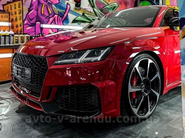 Аренда автомобиля Audi TT RS с водителем на съемки и фотосессии в Киеве