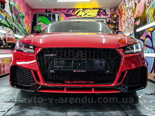 Аренда автомобиля Audi TT RS с водителем на съемки и фотосессии в Киеве