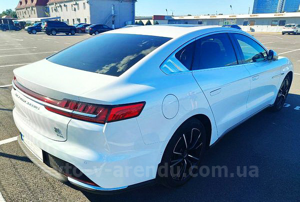 Аренда электро внедорожника BYD HAN с водителем в Киеве