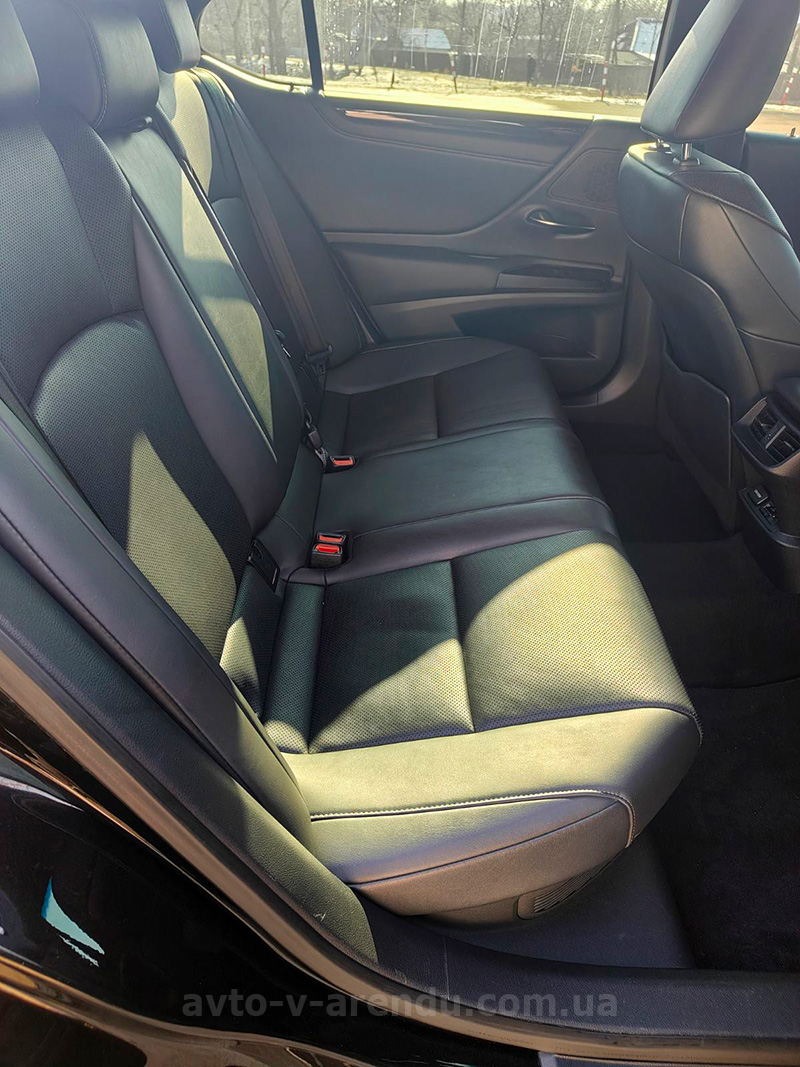 Аренда авто с водителем в Киеве Lexus ES250