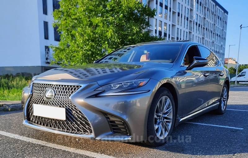 Аренда авто с водителем Lexus LS500 серебристый
