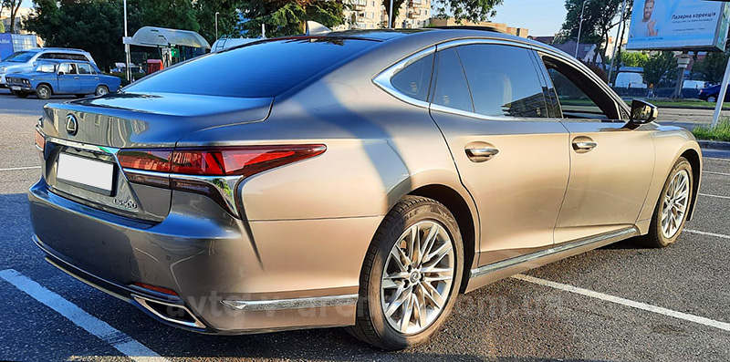 Аренда авто Lexus LS500 с водителем в Киеве