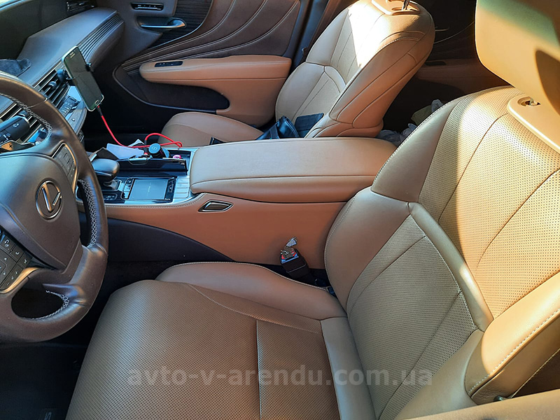 Аренда авто Lexus LS500 с водителем в Киеве