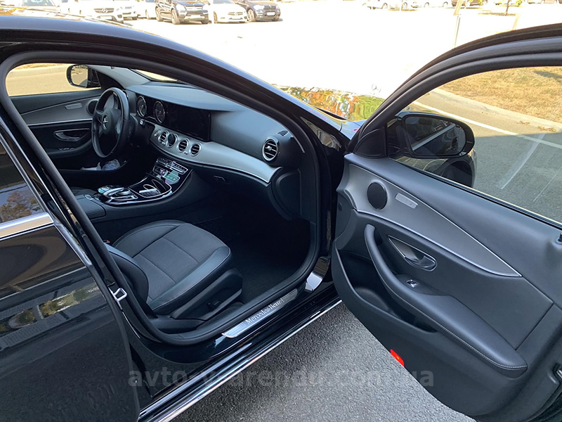 Аренда авто с водителем в Киеве Mercedes-Benz W213