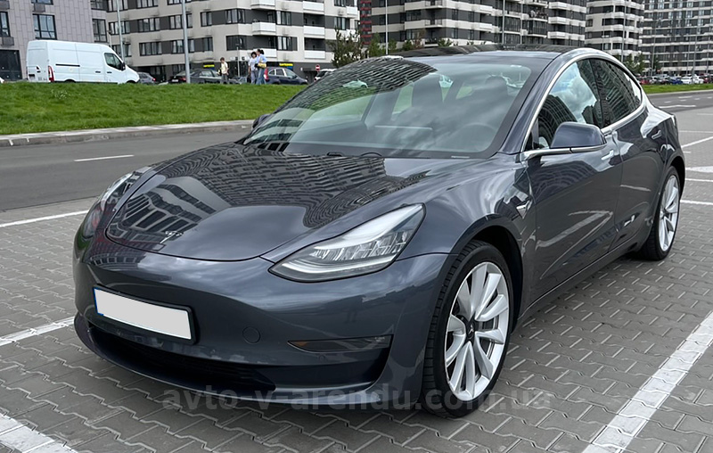 Аренда авто TESLA Model 3 Long range графит с водителем в Киеве