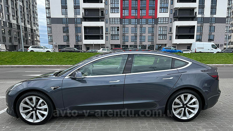 Аренда электромобиля TESLA Model 3 Long range графит с водителем в Киеве